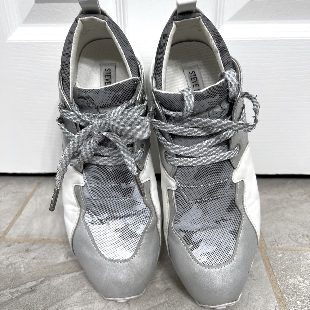 Steven Madden tennis shoe